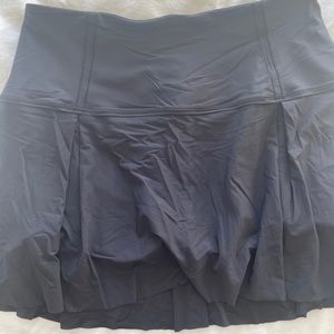Lululemon Skirt, never worn size 8 Tall